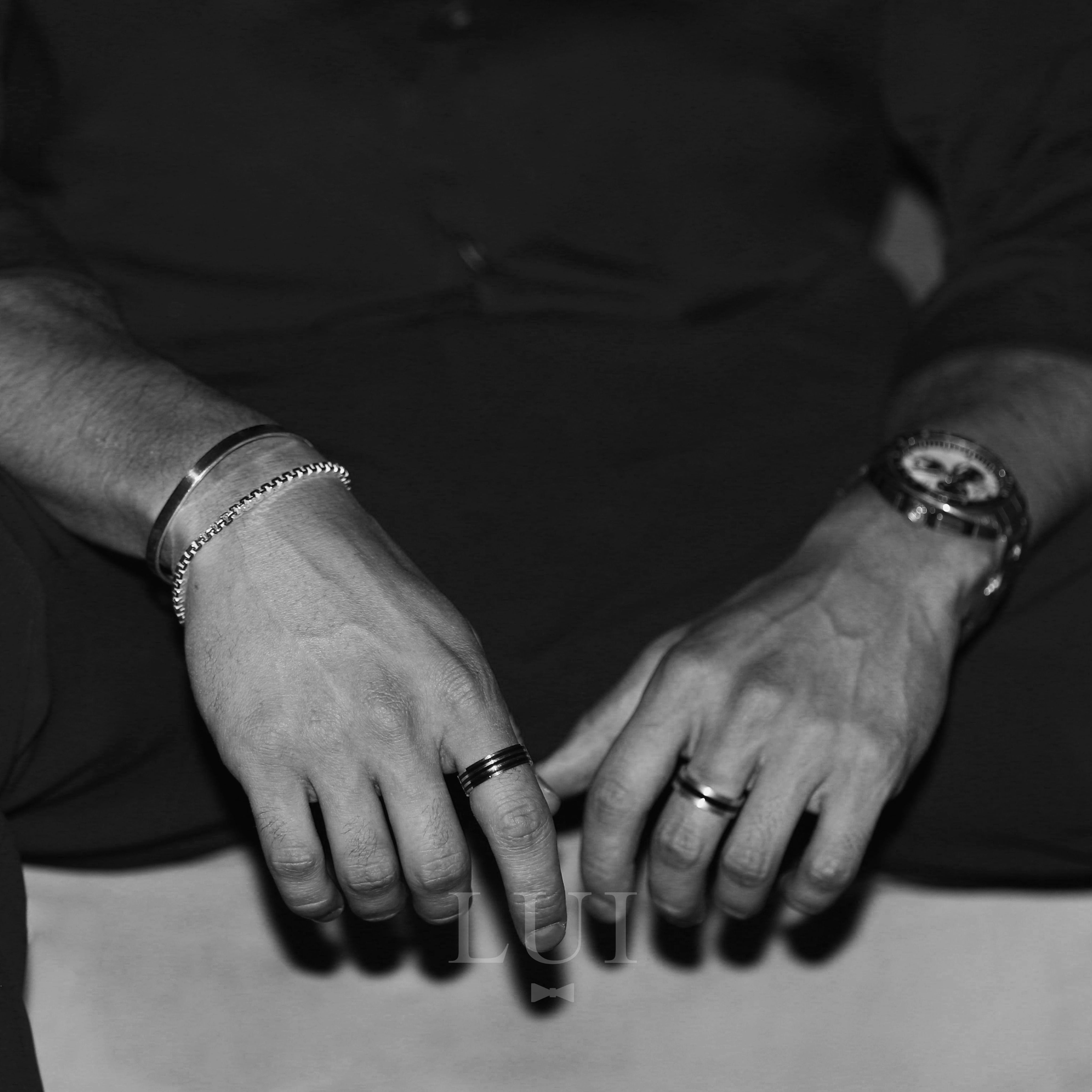 Anillo Black Line Bond