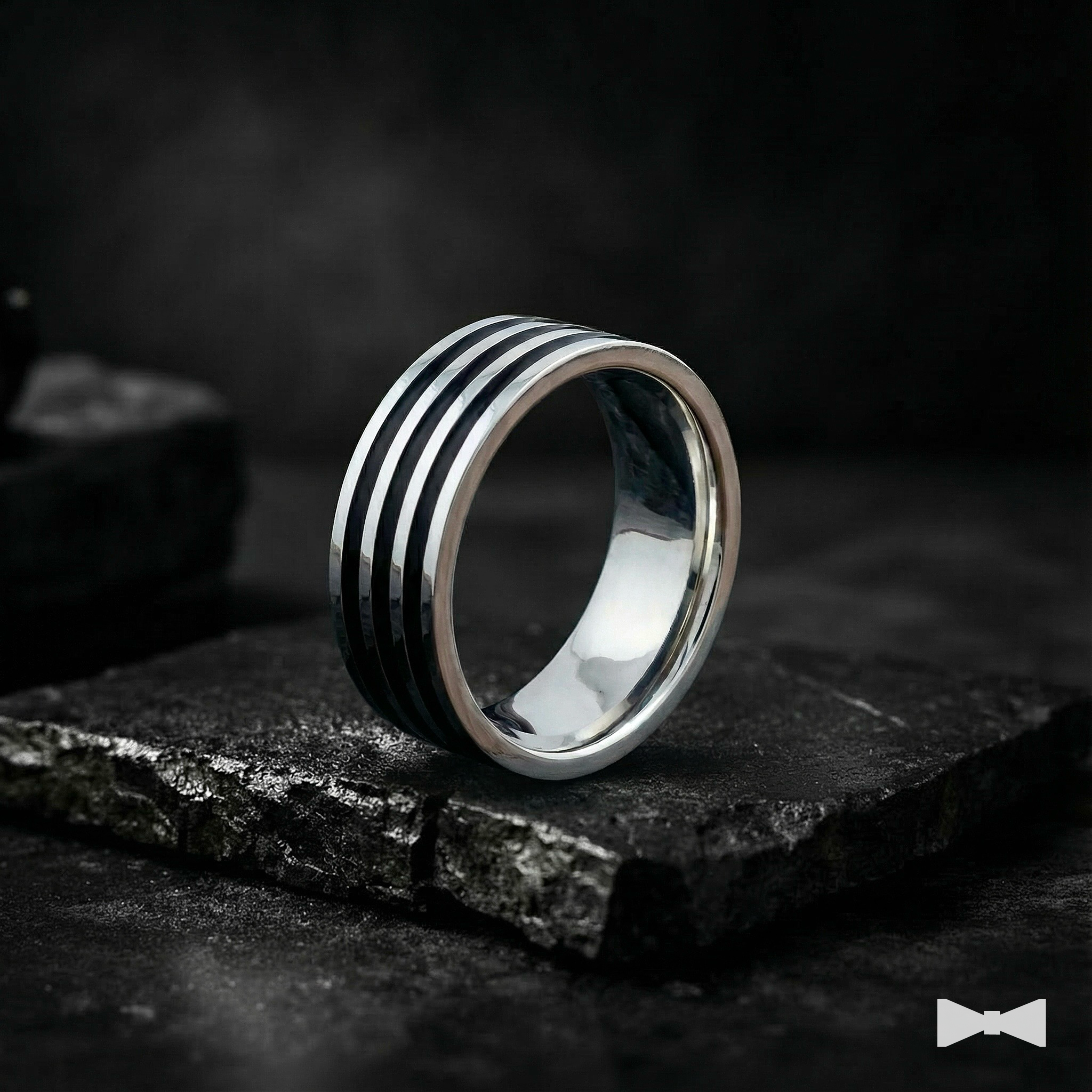 Anillo Black Line Bond